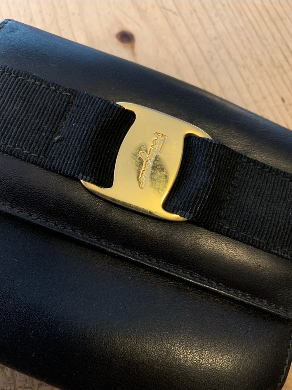 Salvatore Ferragamo, black snap closure wallet - Picture 3 of 14